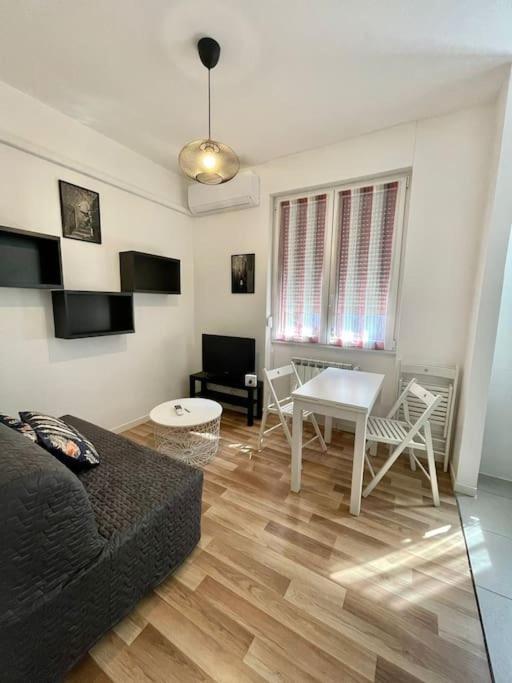 Leia Home W/Private Parking In Old Town Triest Exterior foto