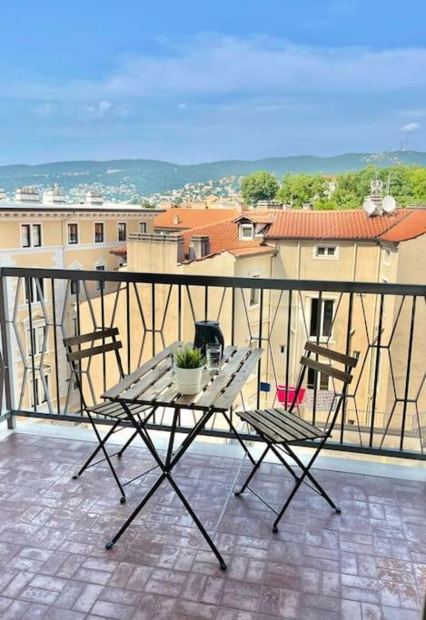Leia Home W/Private Parking In Old Town Triest Exterior foto